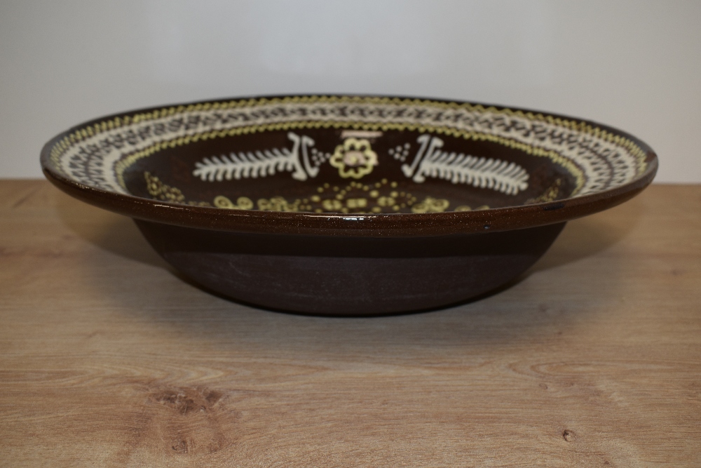 A large 20th century bowl, having white, yellow and brown glaze, approx 42cm across. Af chip to - Bild 2 aus 4