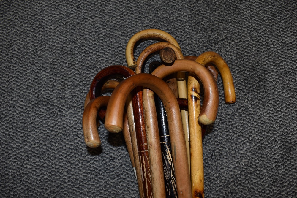 A selection of vintage walking canes and walking sticks. - Image 2 of 2