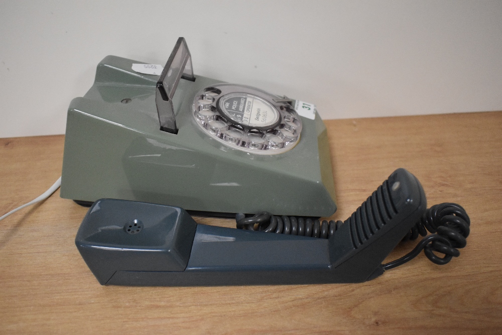 A vintage 1970s green trim phone. - Image 2 of 2