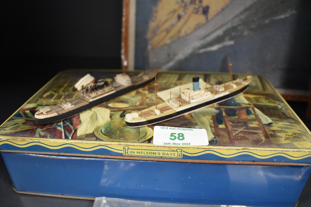 Two vintage jigsaws, one of a British battlement and the other or H.M.S Warspite, sold with a bundle - Bild 2 aus 3