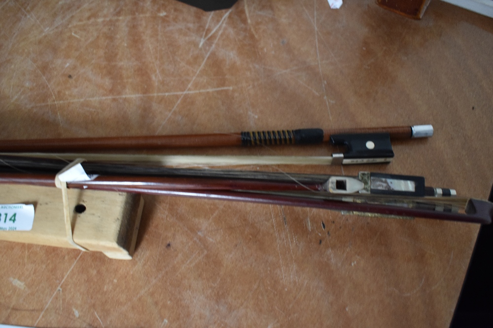 A bundle of violin bows - Image 2 of 2