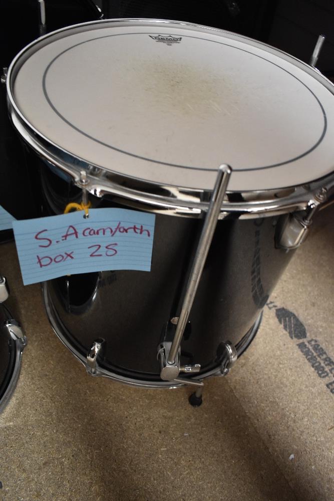 A Pearl Roadshow five piece drum kit, plus sticks in Pearl case, very nice condition , being sold - Image 5 of 6