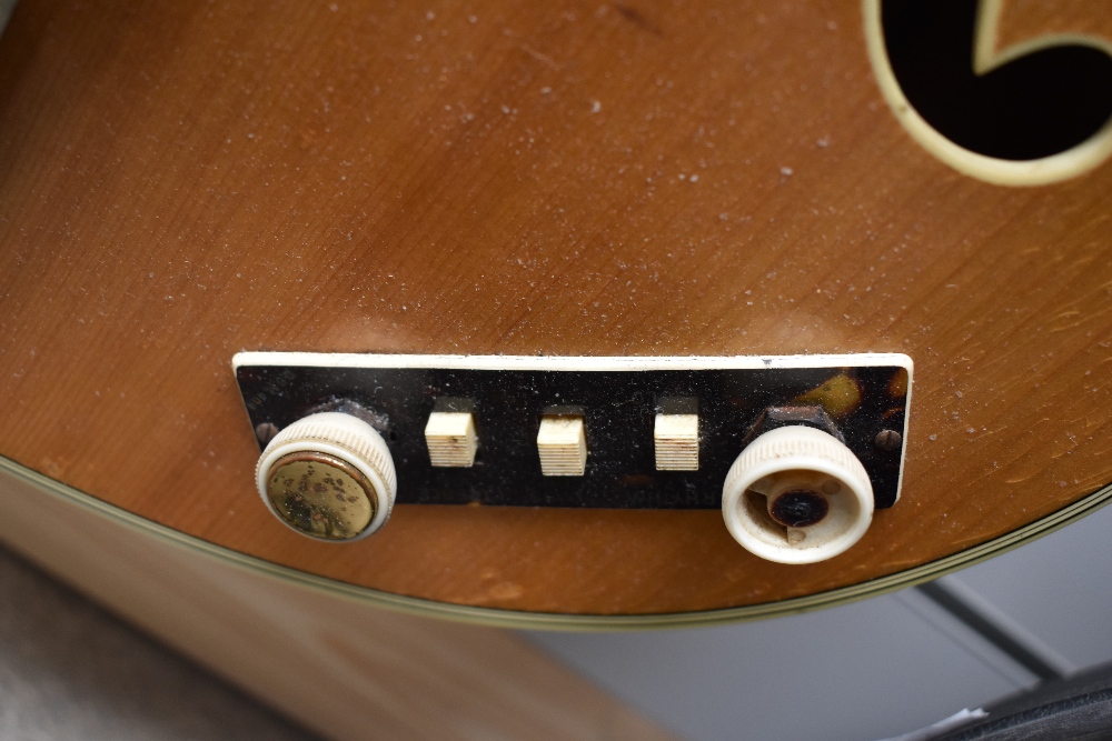 A Hofner President blonde archtop electric guitar, serial number 7811, verified by Christian - Image 4 of 6
