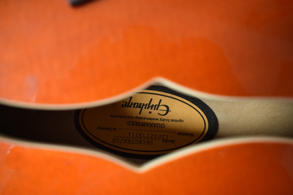 An Epiphone Swingster hollow body electric guitar with Bigsby , in orange finish, serial number - Bild 2 aus 3