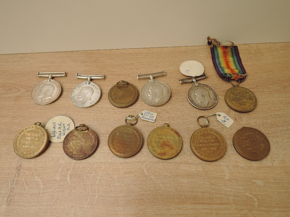 A collection of WWI Royal Artillery Medals, British War Medals to 105202 DVR.J.Riley.R.A, 119498 - Image 2 of 2