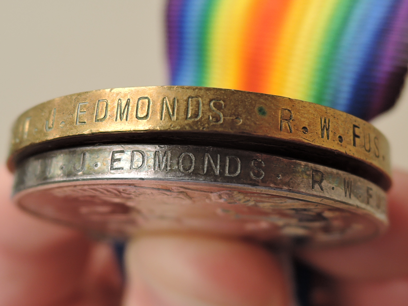 A WWI Medal Pair, War & Victory to 5426 SGT.J.EDMUNDS.R.W.FUS, both with ribbons - Image 4 of 4