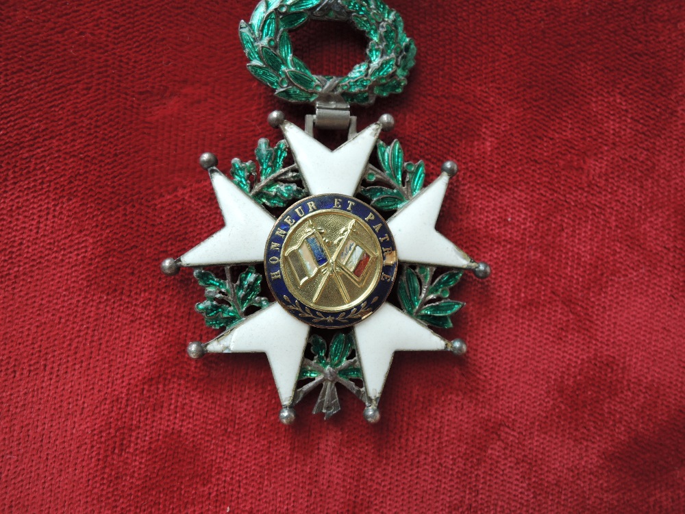 A collection of French Medals and Badges, Knights Order of the Legion of Honour 1870, Order - Image 3 of 9