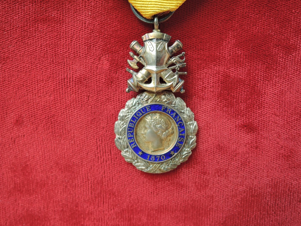 A collection of French Medals and Badges, Knights Order of the Legion of Honour 1870, Order - Image 6 of 9