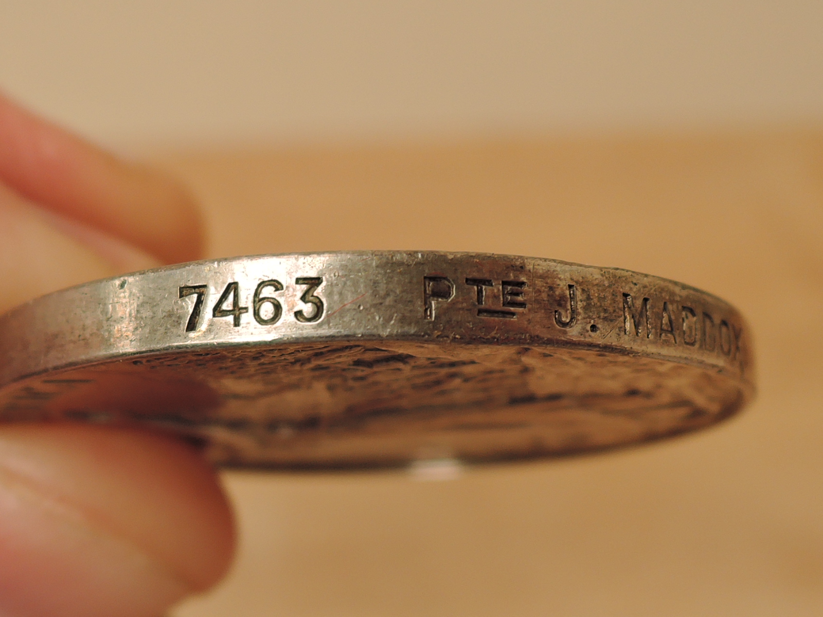 A Queen's South Africa Medal with two clasps, Cape Colony and South Africa 1902 to 7463 PTE.J. - Image 4 of 5