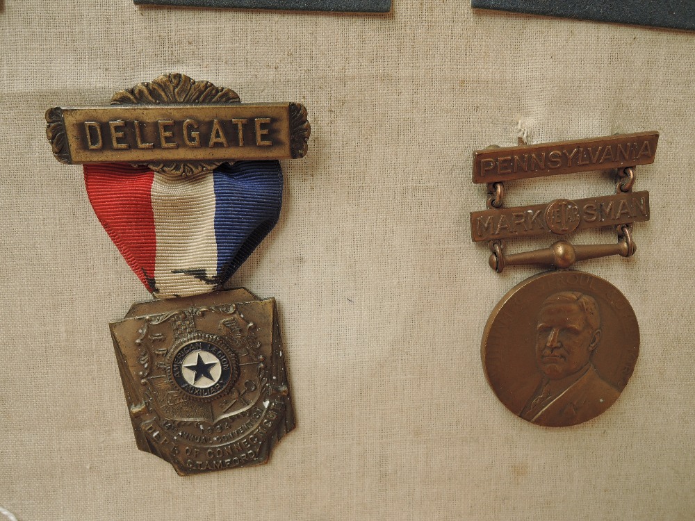 A collection of US Medals and Badges, WWII European African Middle Eastern Campaign Medal, WWII - Image 4 of 8