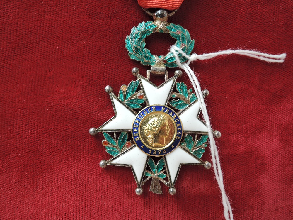A collection of French Medals and Badges, Knights Order of the Legion of Honour 1870, Order - Image 4 of 9