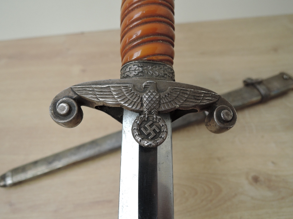 A WWII German Army Officers Dagger with scabbard, makers mark Original Eickhorn Solingen, blade - Image 3 of 7