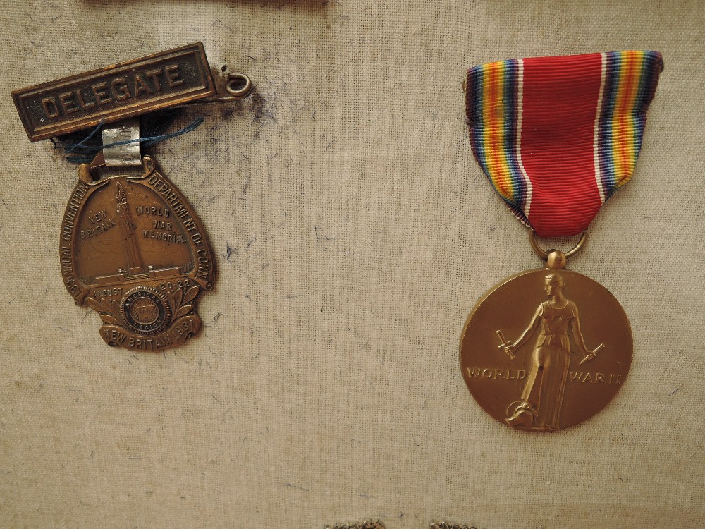 A collection of US Medals and Badges, WWII European African Middle Eastern Campaign Medal, WWII - Image 6 of 8