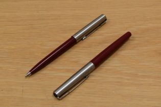 A Parker 15 cartridge fill fountain pen and ballpoint pen set in burgundy with brushed steel cap.