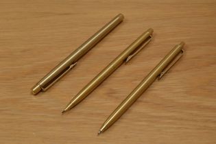A Papermate cartridge fill fountain pen, ballpoint pen and propelling pencil set in brushed gold,