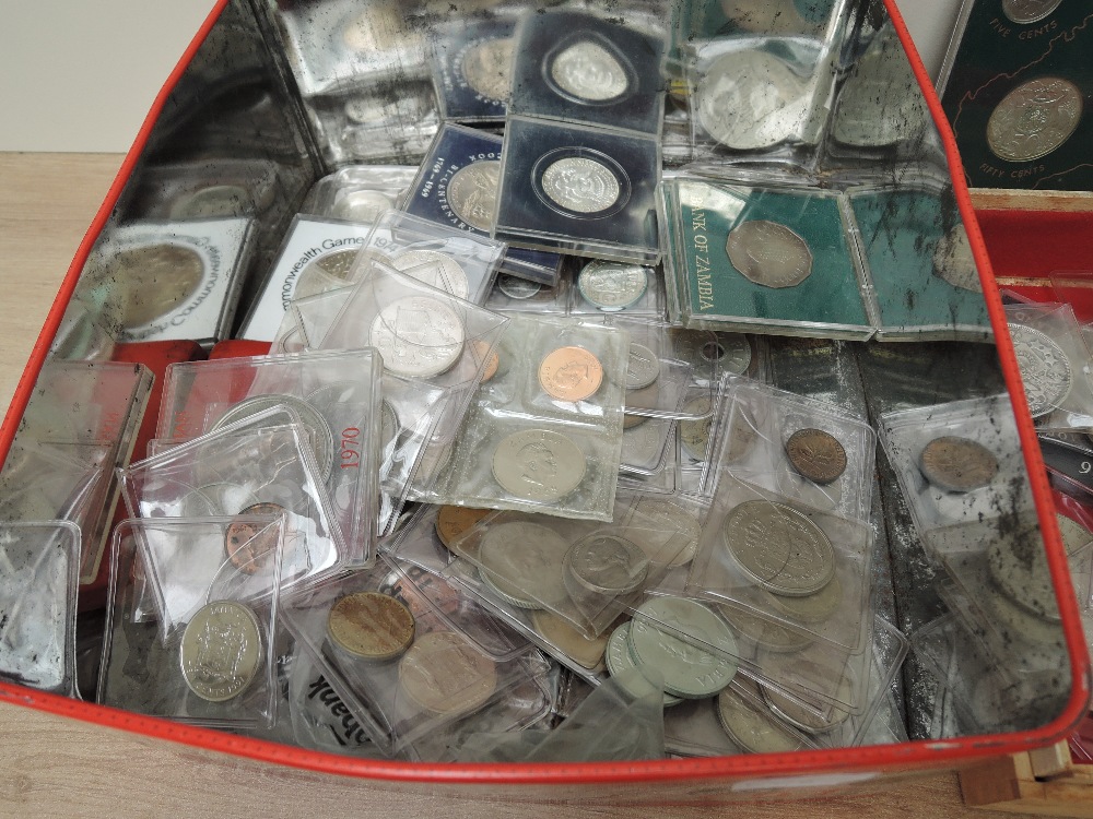 A collection of World Coins, small amount of Silver seen - Image 3 of 3
