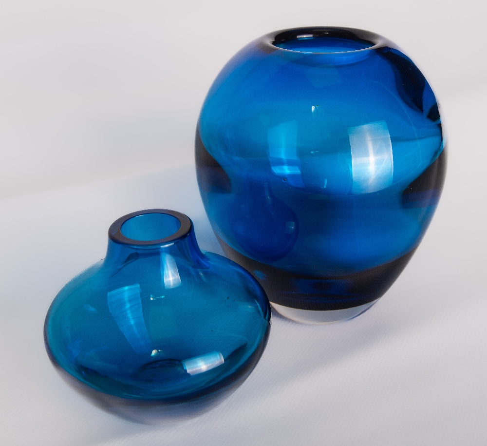 A Whitefriars glass blue ovoid optic vase, designed by Geoffrey Baxter, catalogue number 9585, 13. - Image 2 of 5