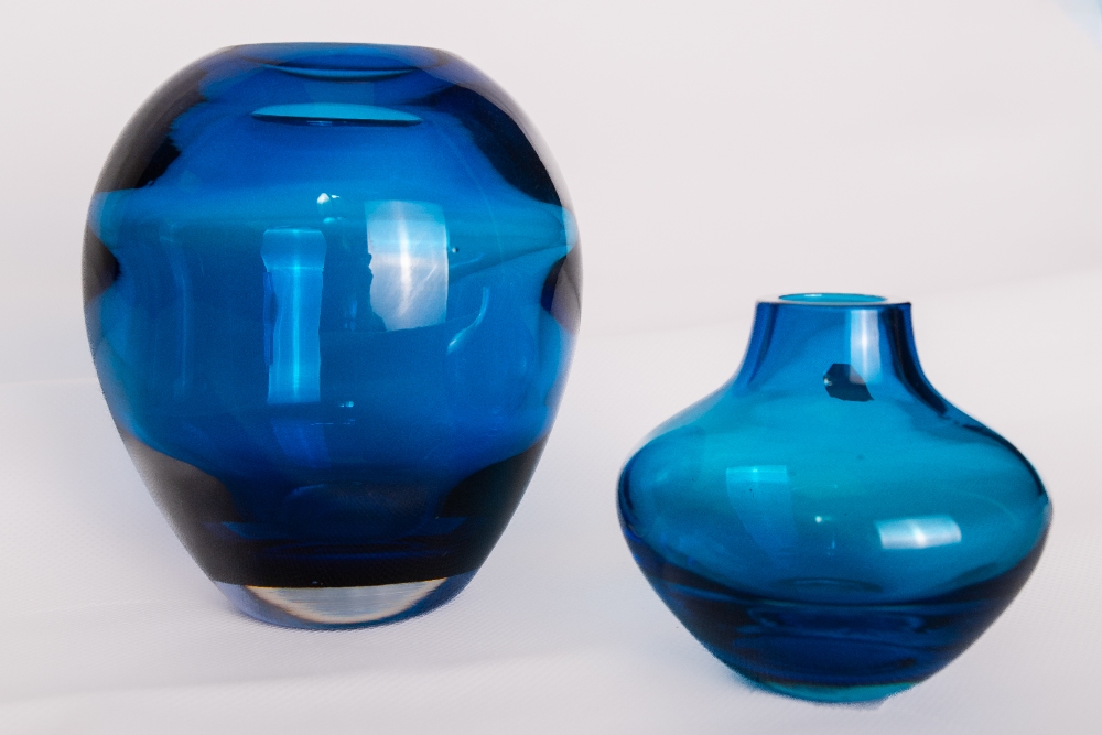 A Whitefriars glass blue ovoid optic vase, designed by Geoffrey Baxter, catalogue number 9585, 13. - Image 3 of 5