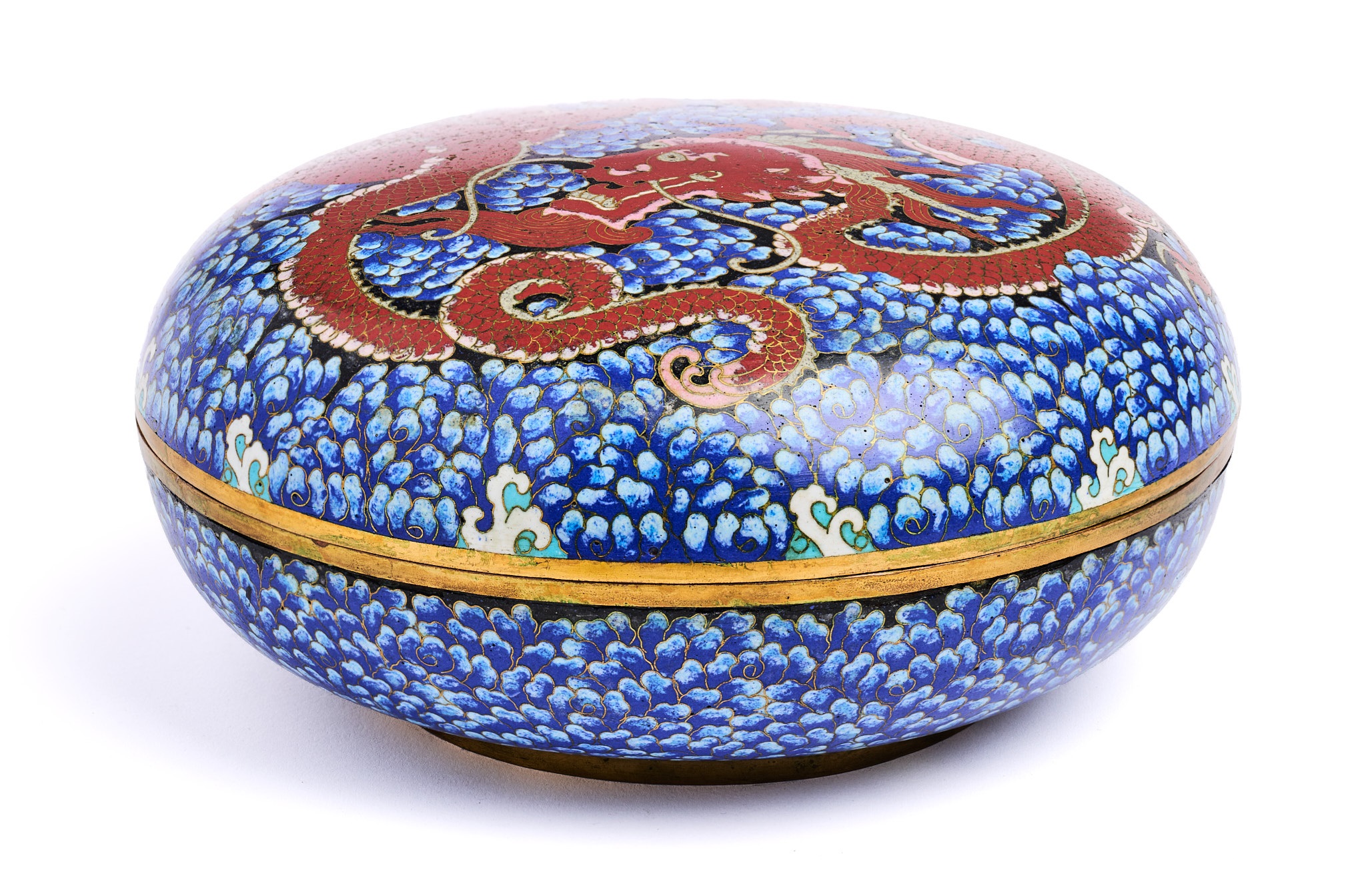 A CHINESE CLOISONNE ENAMEL 'DRAGON' BOX AND COVER, QING DYNASTY, CIRCA 1800 - Image 2 of 2