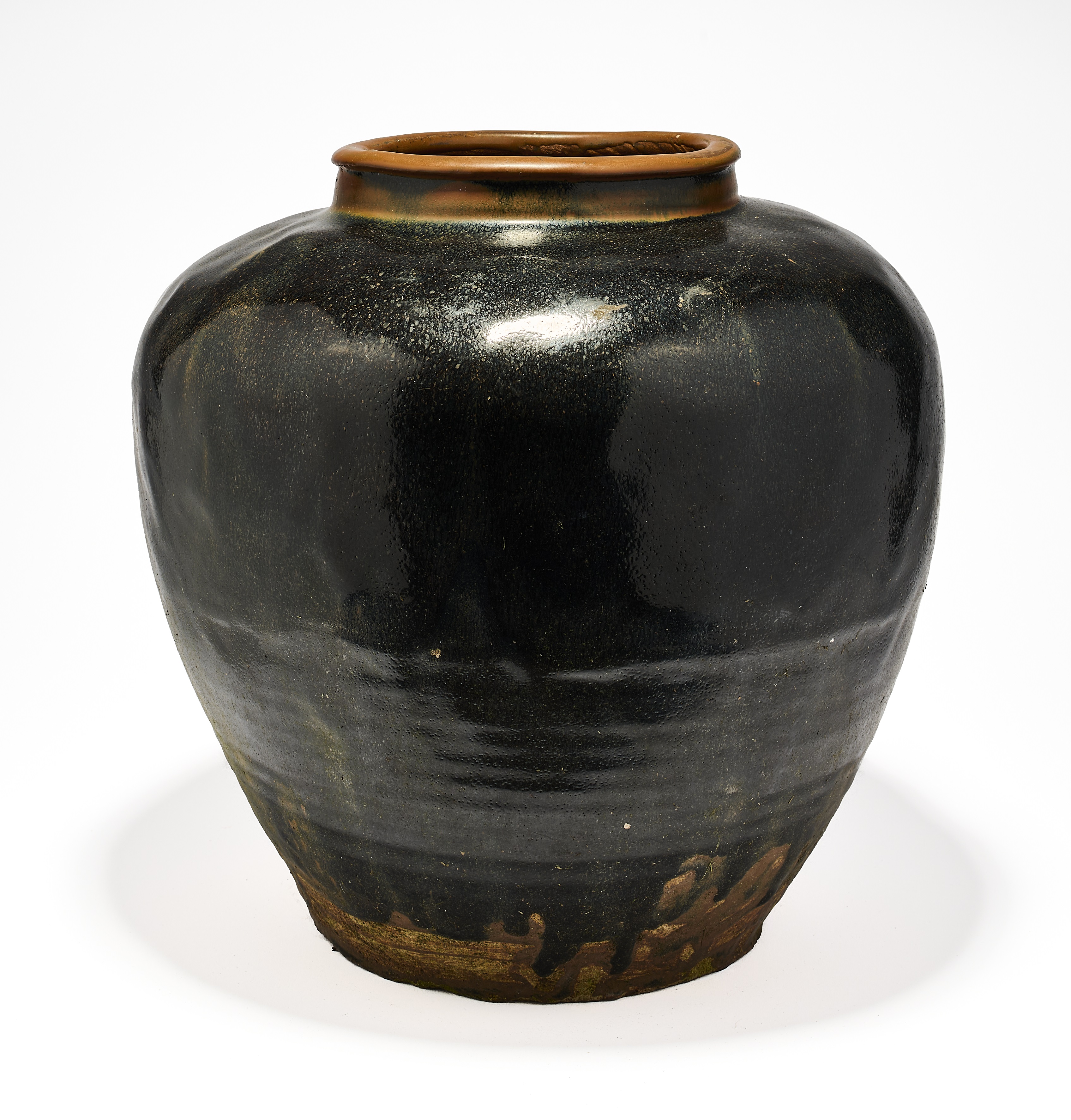 A CHINESE BLACK-GLAZED STONEWARE LOBED JAR, PROBABLY MING DYNASTY, 16TH/17TH CENTURY
