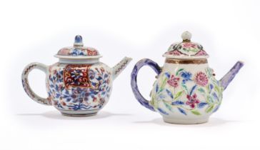 FOUR CHINESE EXPORT PORCELAIN TEAPOTS AND COVERS, QING DYNASTY, 18TH/19TH CENTURY