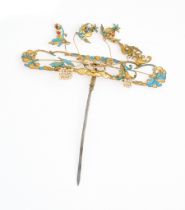 AN ORNATE CHINESE KINGFISHER FEATHER HAIRPIN, LATE QING DYNASTY (1644-1911)