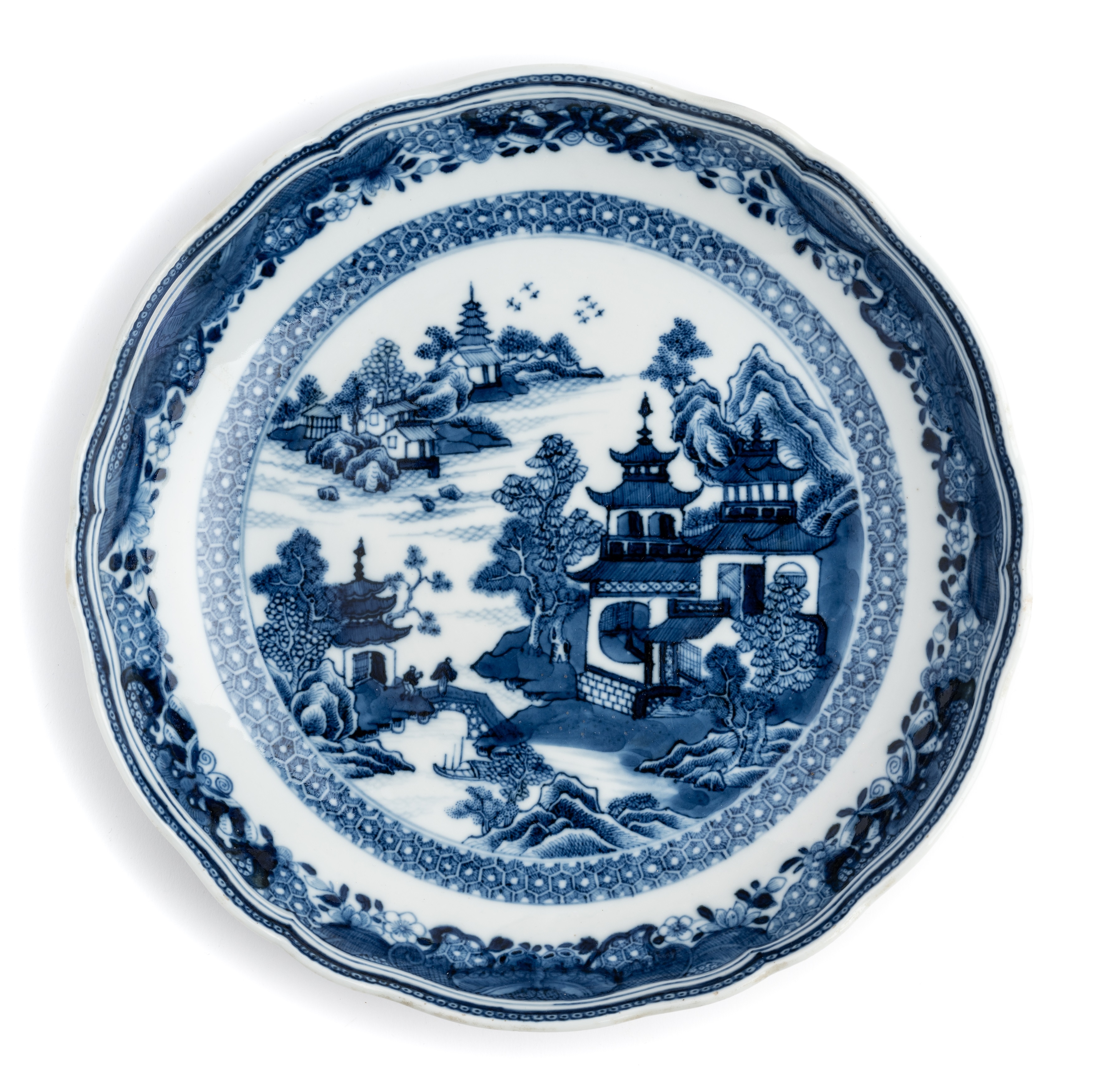 A CHINESE BLUE AND WHITE DISH, QING DYNASTY, CIRCA 1800