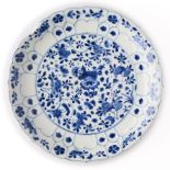 A CHINESE BLUE AND WHITE DISH, KANGXI MARK AND PERIOD (1662-1722)