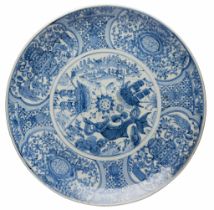 A LARGE SWATOW BLUE AND WHITE CHARGER, 17TH CENTURY