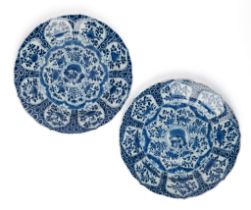 A PAIR OF CHINESE EXPORT BLUE AND WHITE PLATES, QING DYNASTY, KANGXI PERIOD (1662-1722)
