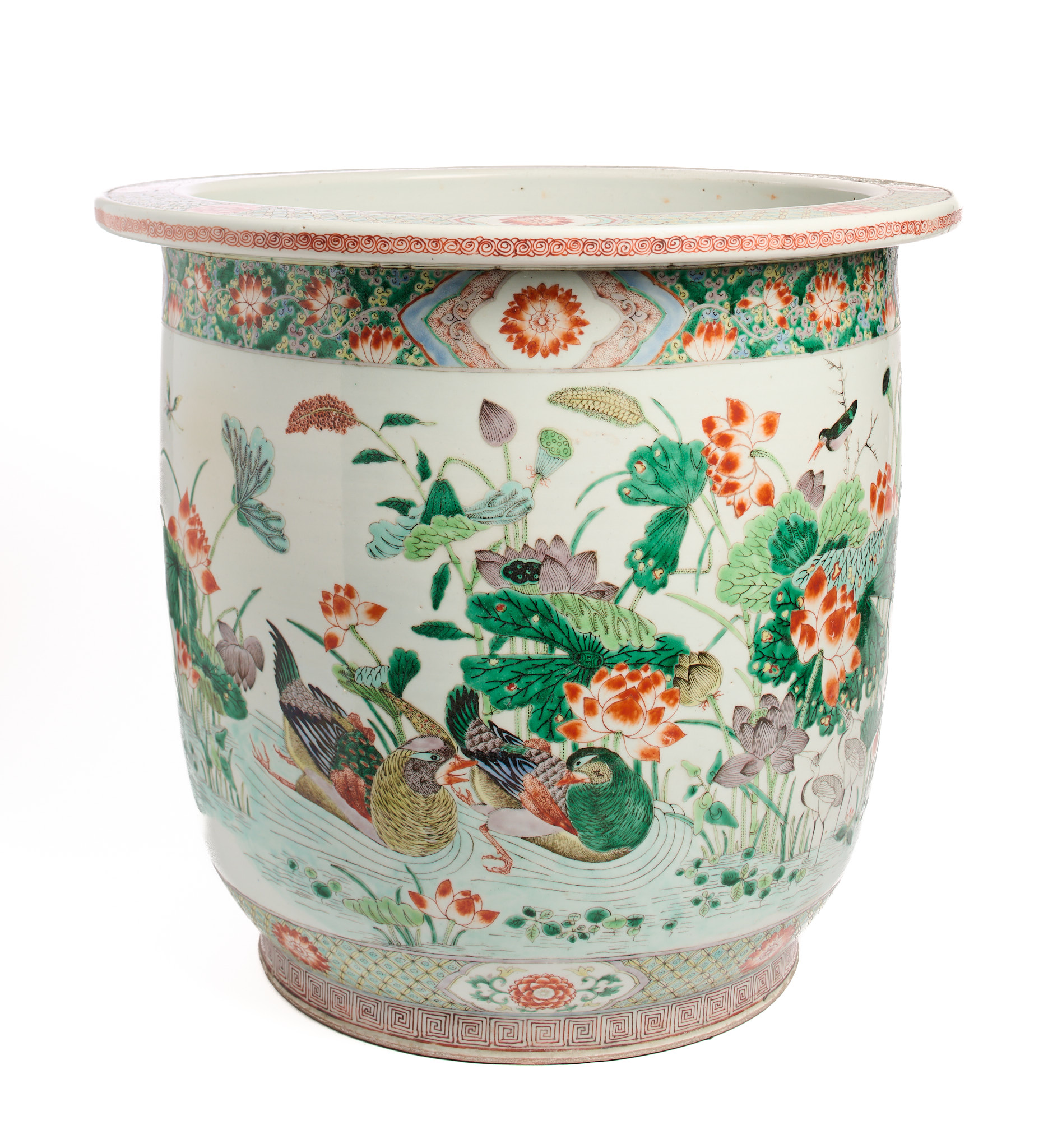 A LARGE CHINESE FAMILLE-VERTE JARDINIERE, LATE QING DYNASTY, CIRCA 1900