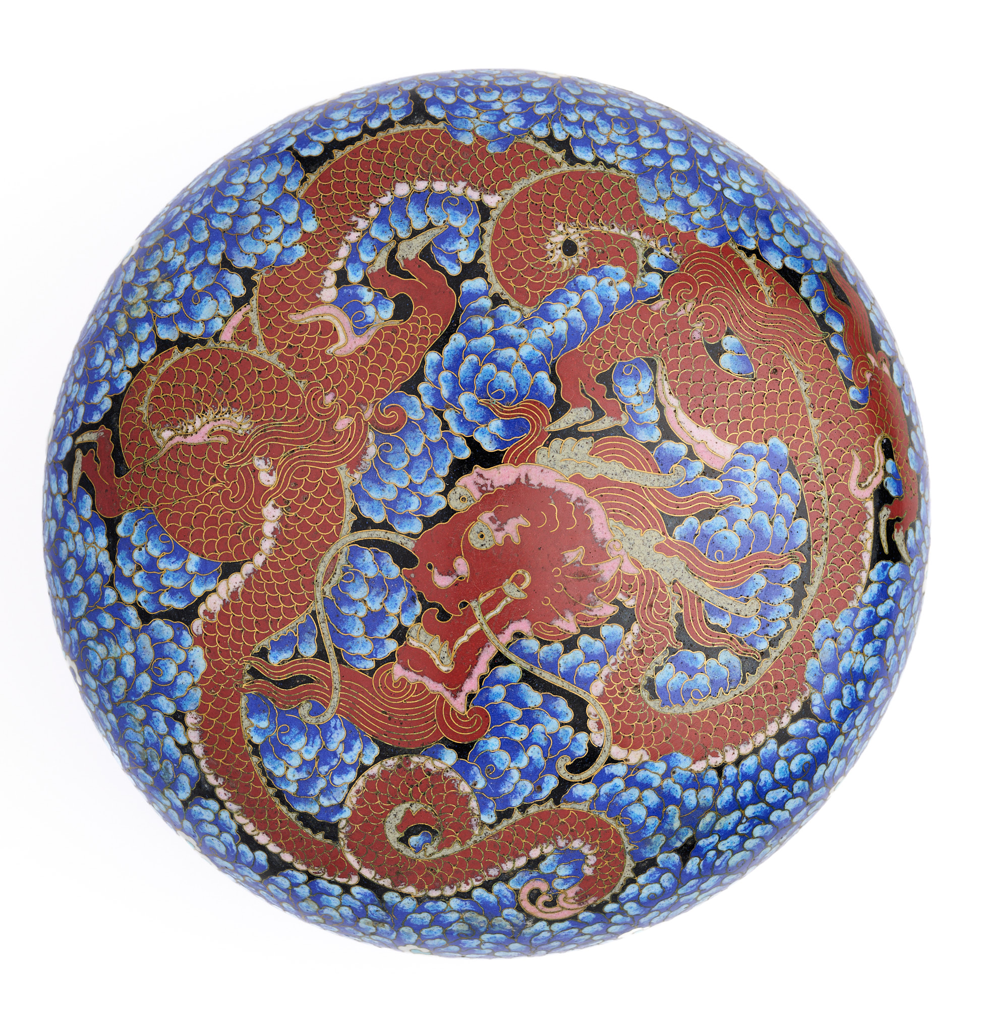 A CHINESE CLOISONNE ENAMEL 'DRAGON' BOX AND COVER, QING DYNASTY, CIRCA 1800