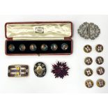 □ A GROUP OF BUTTONS AND BUCKLES, 19TH / 20TH CENTURY