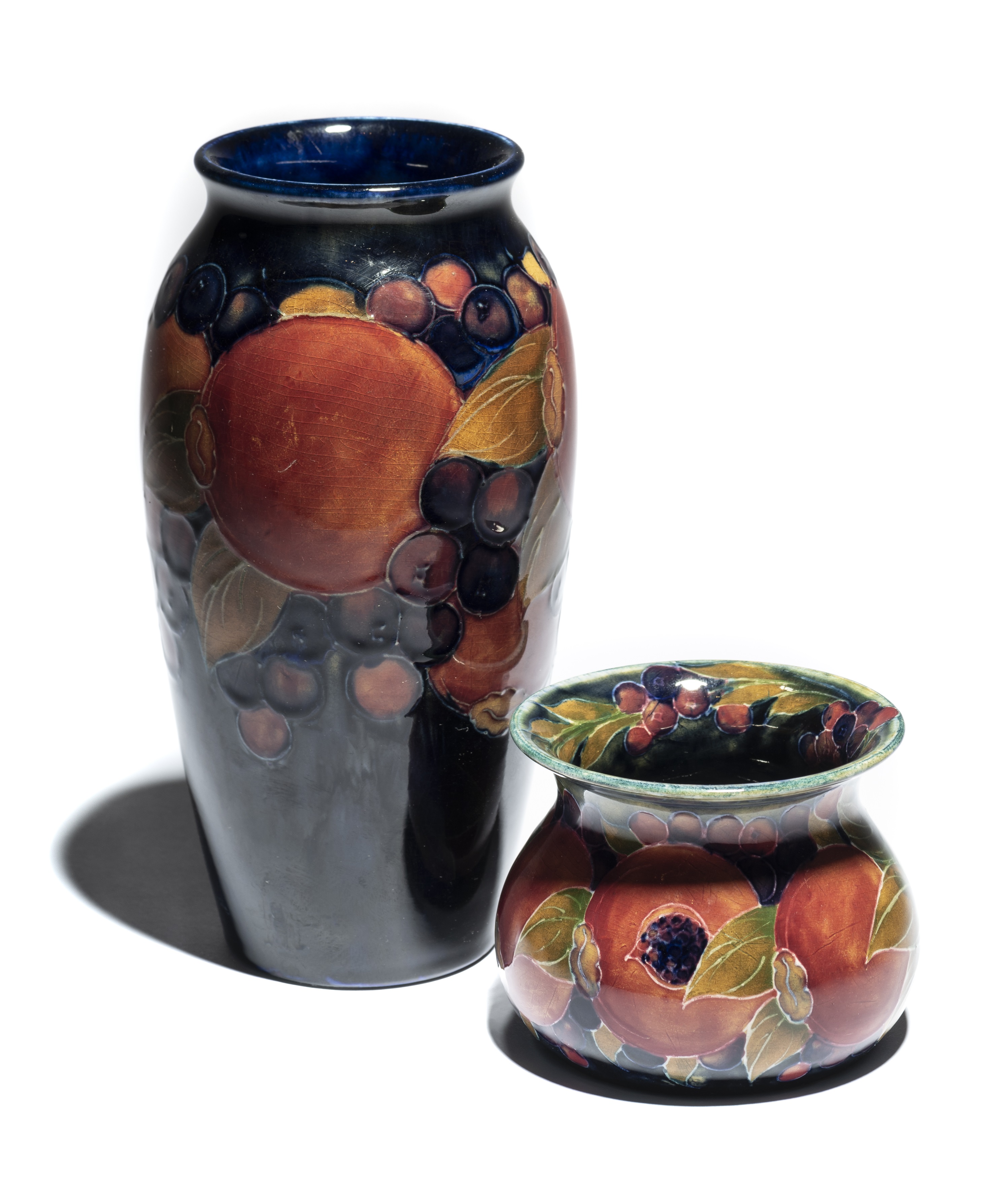 A WILLIAM MOORCROFT 'POMEGRANATE PATTERN' SMALL VASE, EARLY 20TH CENTURY
