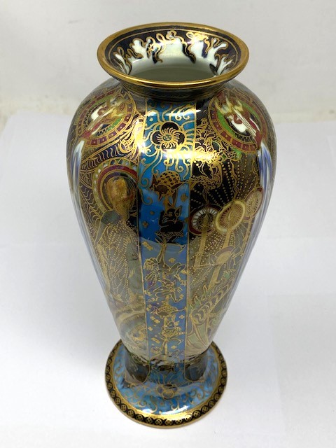 A PAIR OF WEDGWOOD FAIRYLAND LUSTRE VASES, CIRCA 1920 - Image 4 of 12