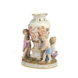 A MEISSEN FIGURAL POT POURRI VASE, LATE 19TH / EARLY 20TH CENTURY