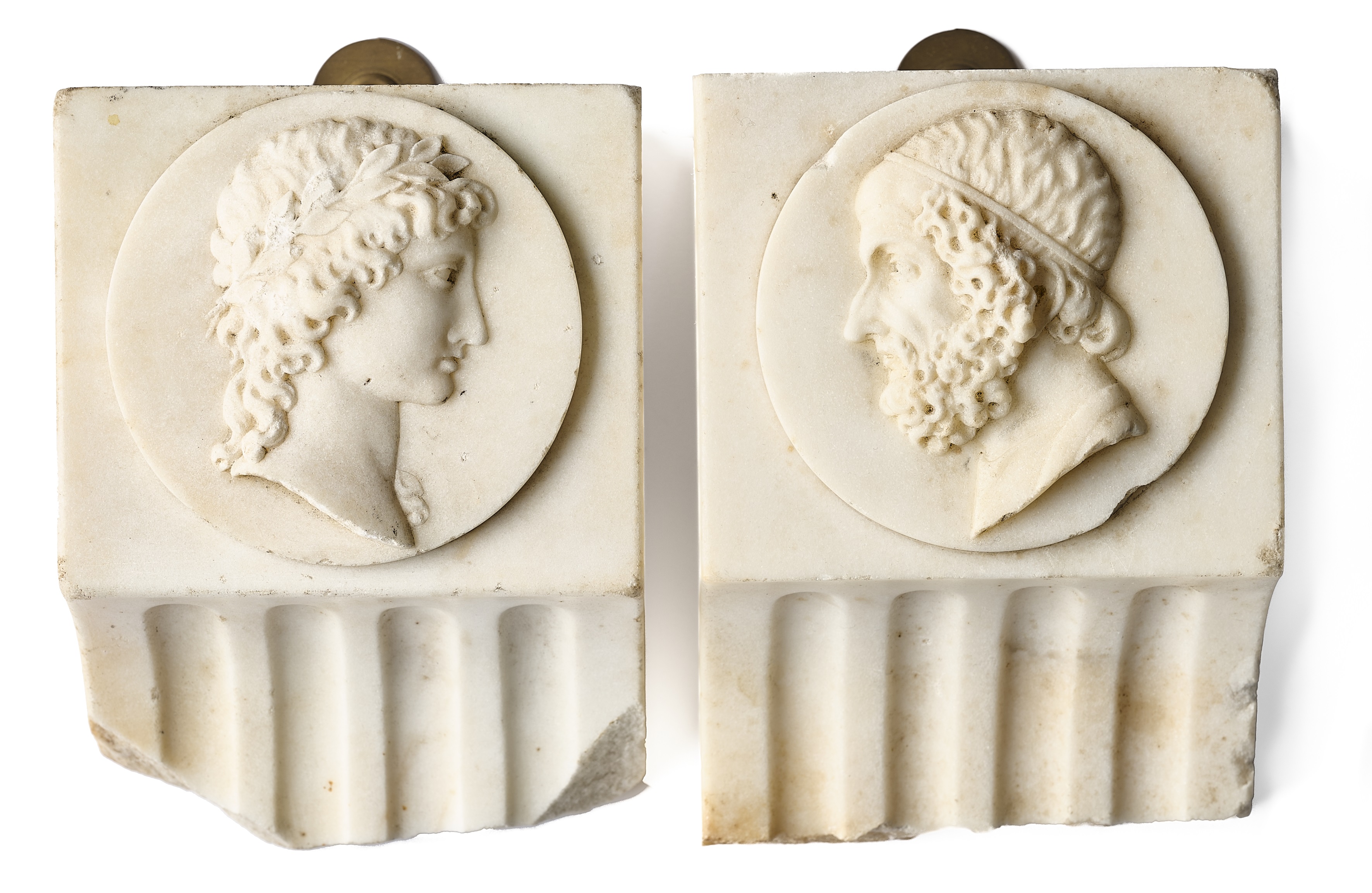 A PAIR OF GEORGE III STATUARY MARBLE FRAGMENTARY CORBELS, CIRCA 1800