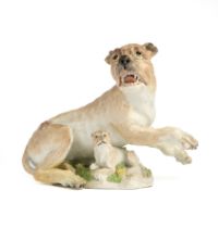 A MEISSEN GROUP OF A LIONESS AND CUB, CIRCA 1745-50