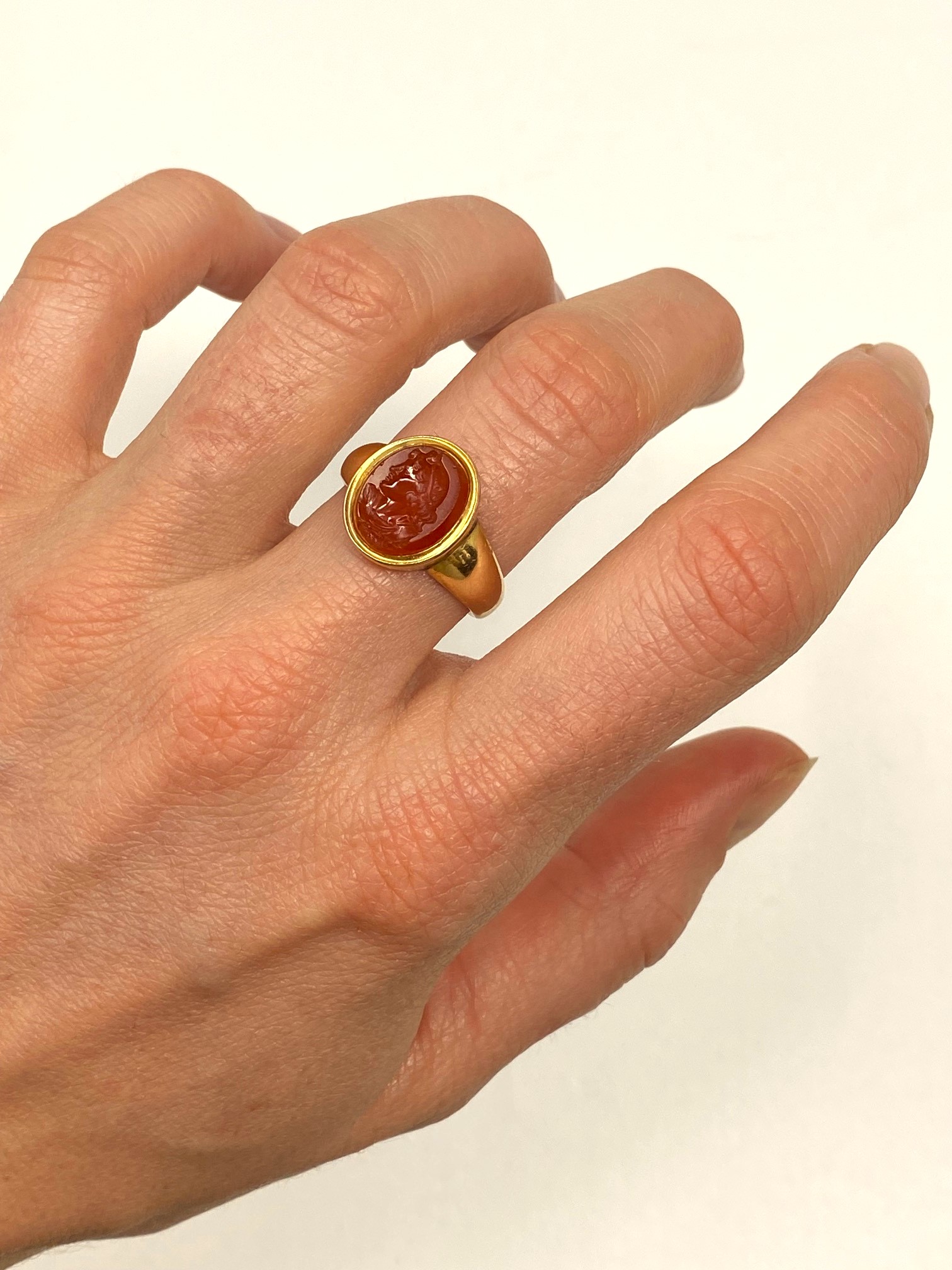 CARNELIAN INTAGLIO GOLD SIGNET RING, EARLY 19TH CENTURY - Image 6 of 6