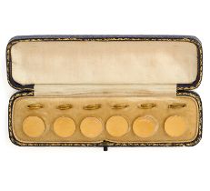 □ CASED SET OF SIX EDWARDIAN GOLD DRESS BUTTONS, 1906