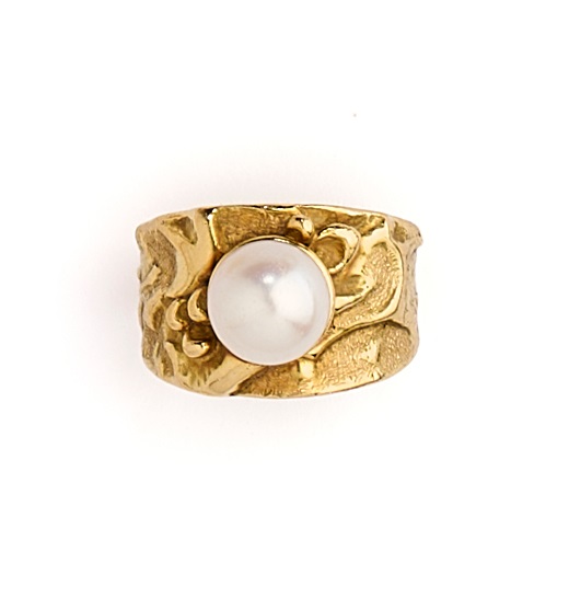 VALERIE PITCHFORD: GOLD AND CULTURED PEARL RING, 1991