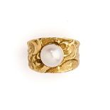 VALERIE PITCHFORD: GOLD AND CULTURED PEARL RING, 1991