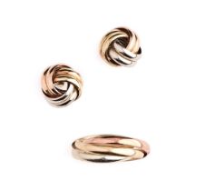 GOLD 'RUSSIAN' WEDDING BAND AND A PAIR OF KNOT EAR STUDS