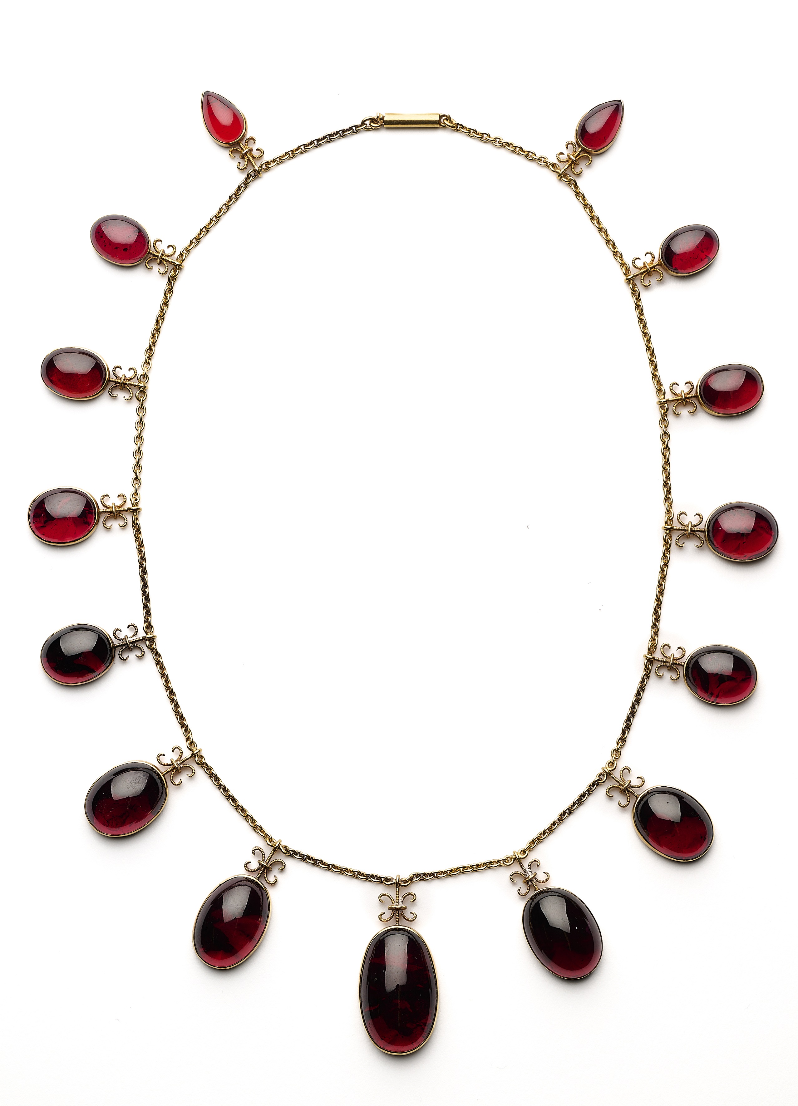 GOLD AND GARNET NECKLACE, 1880s