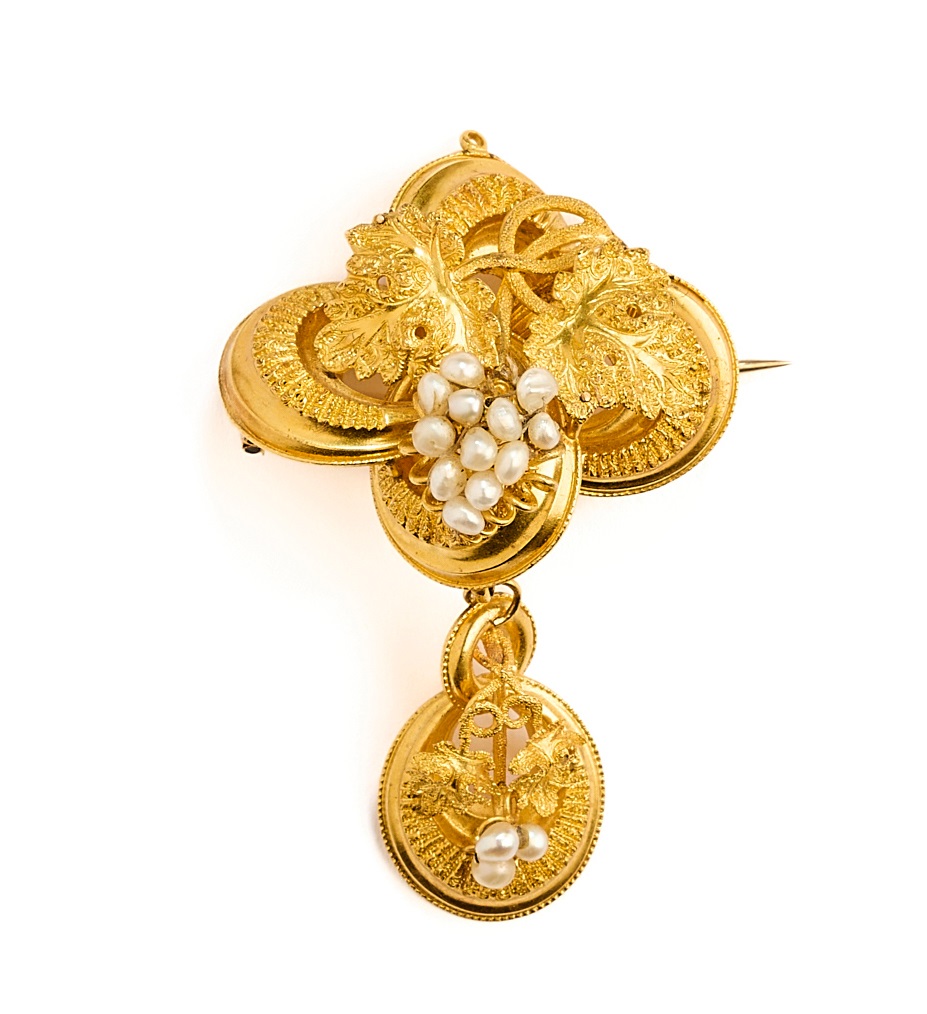 GOLD AND SEED PEARL BROOCH, 1860s