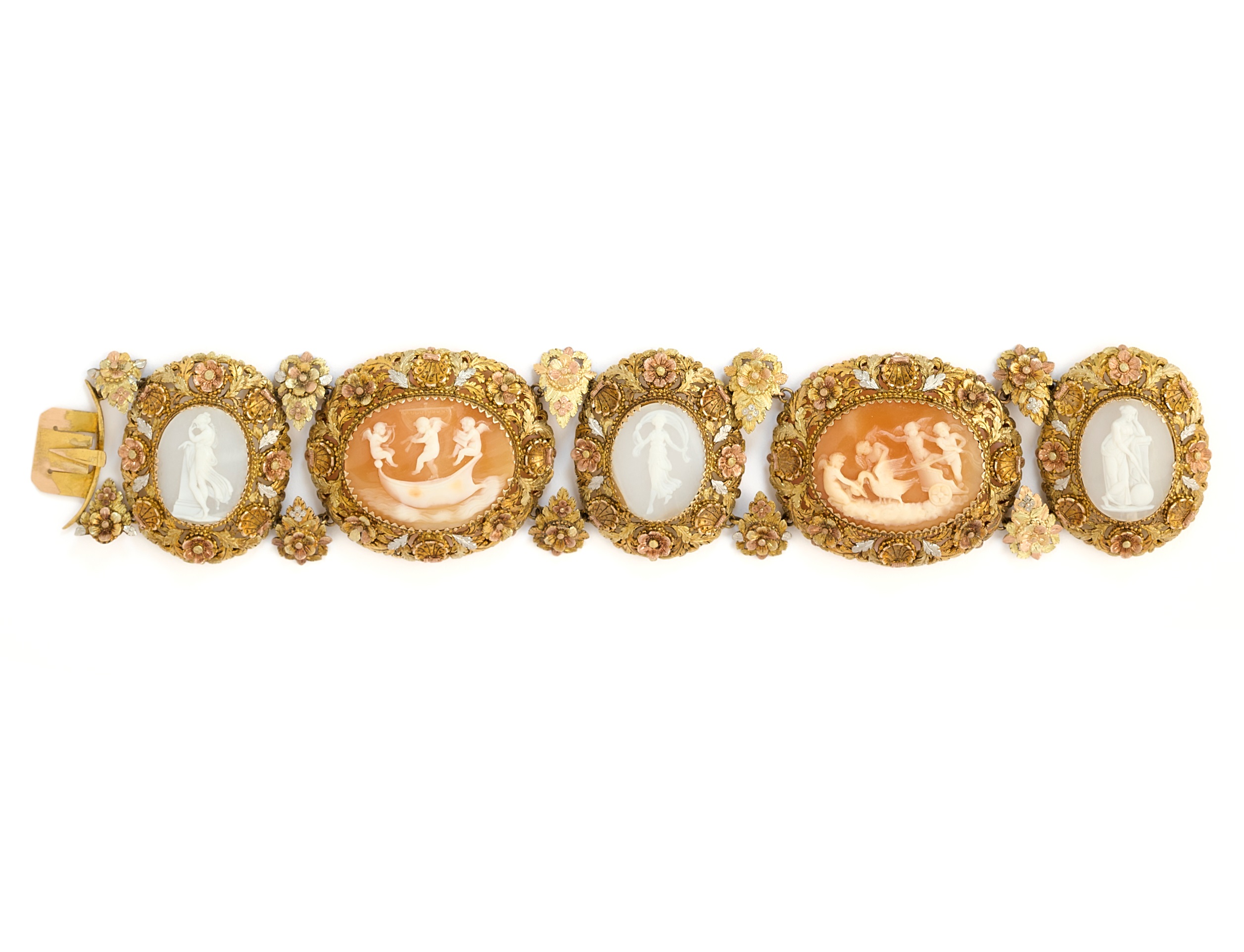 GOLD AND SHELL CAMEO BRACELET, 1820s