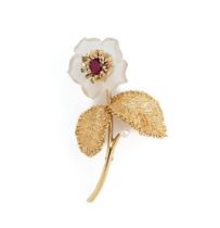 □ ROCK CRYSTAL FLORAL BROOCH, 1950s