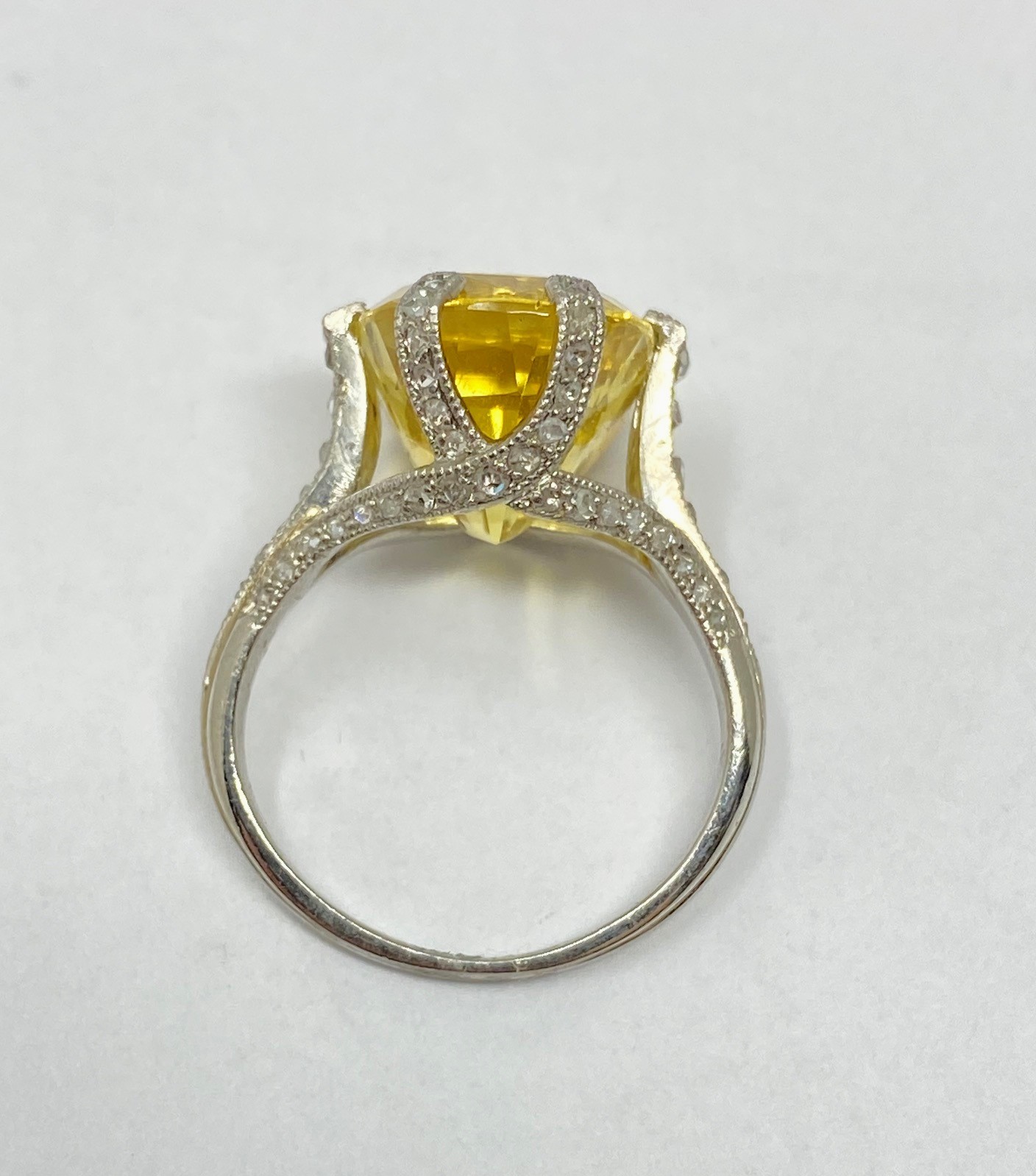 YELLOW SAPPHIRE AND DIAMOND RING - Image 3 of 6