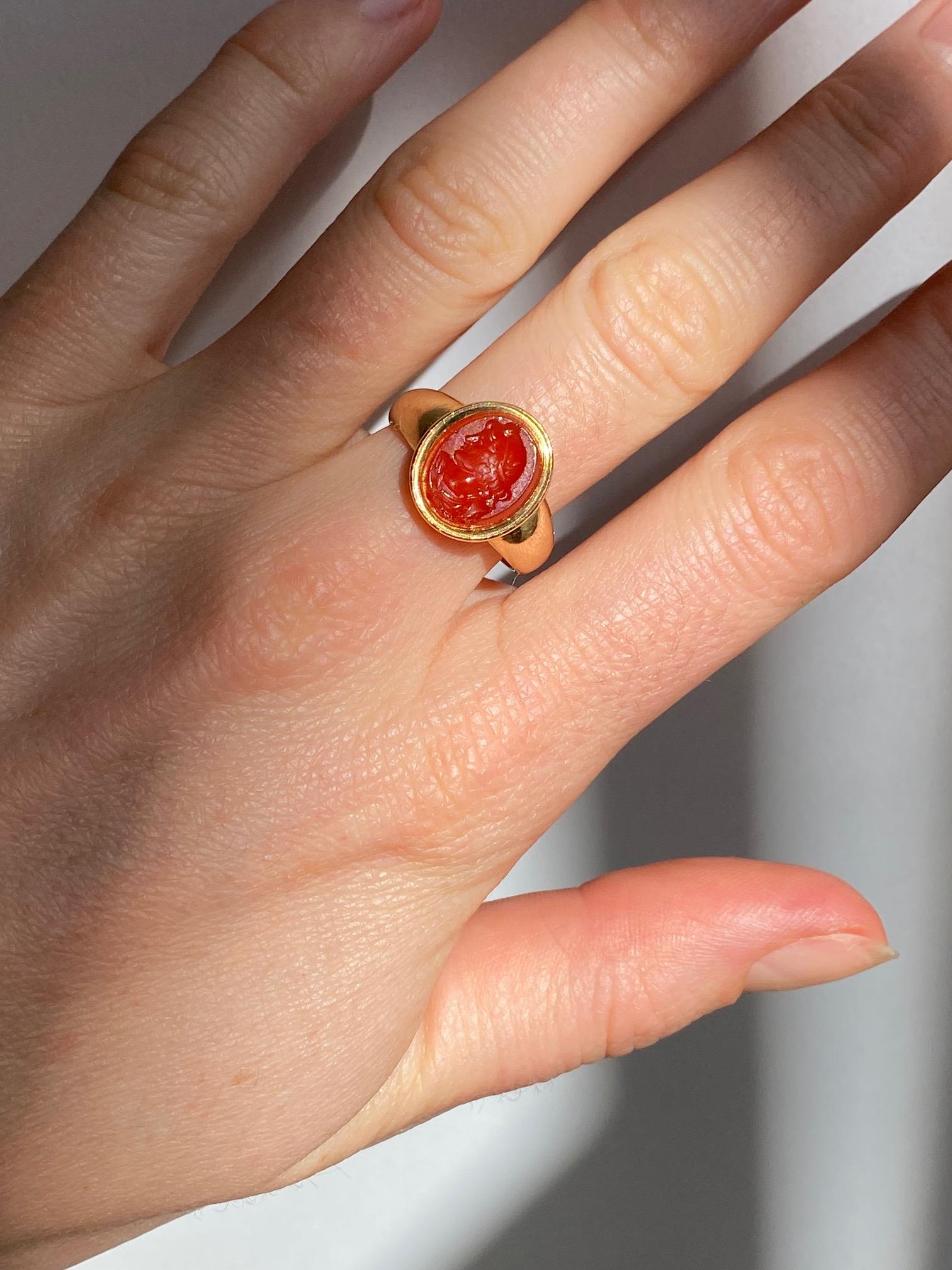 CARNELIAN INTAGLIO GOLD SIGNET RING, EARLY 19TH CENTURY - Image 3 of 6