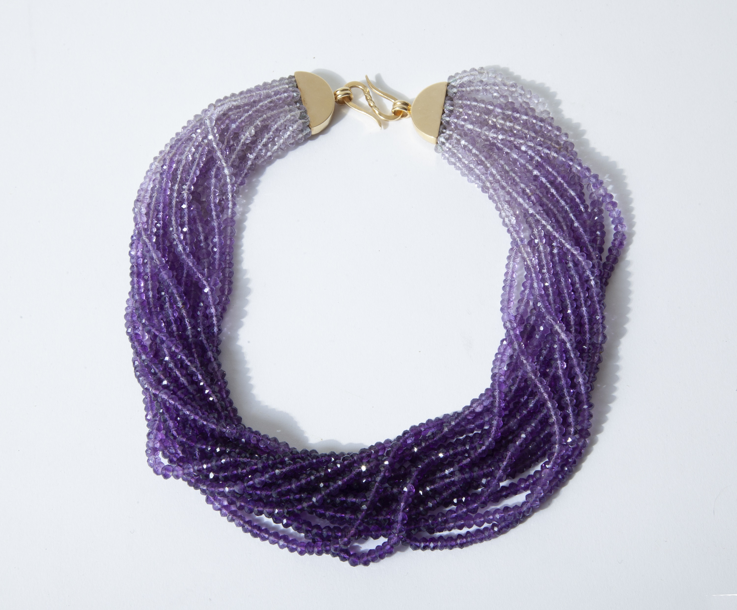 AN AMETHYST BEAD NECKLACE